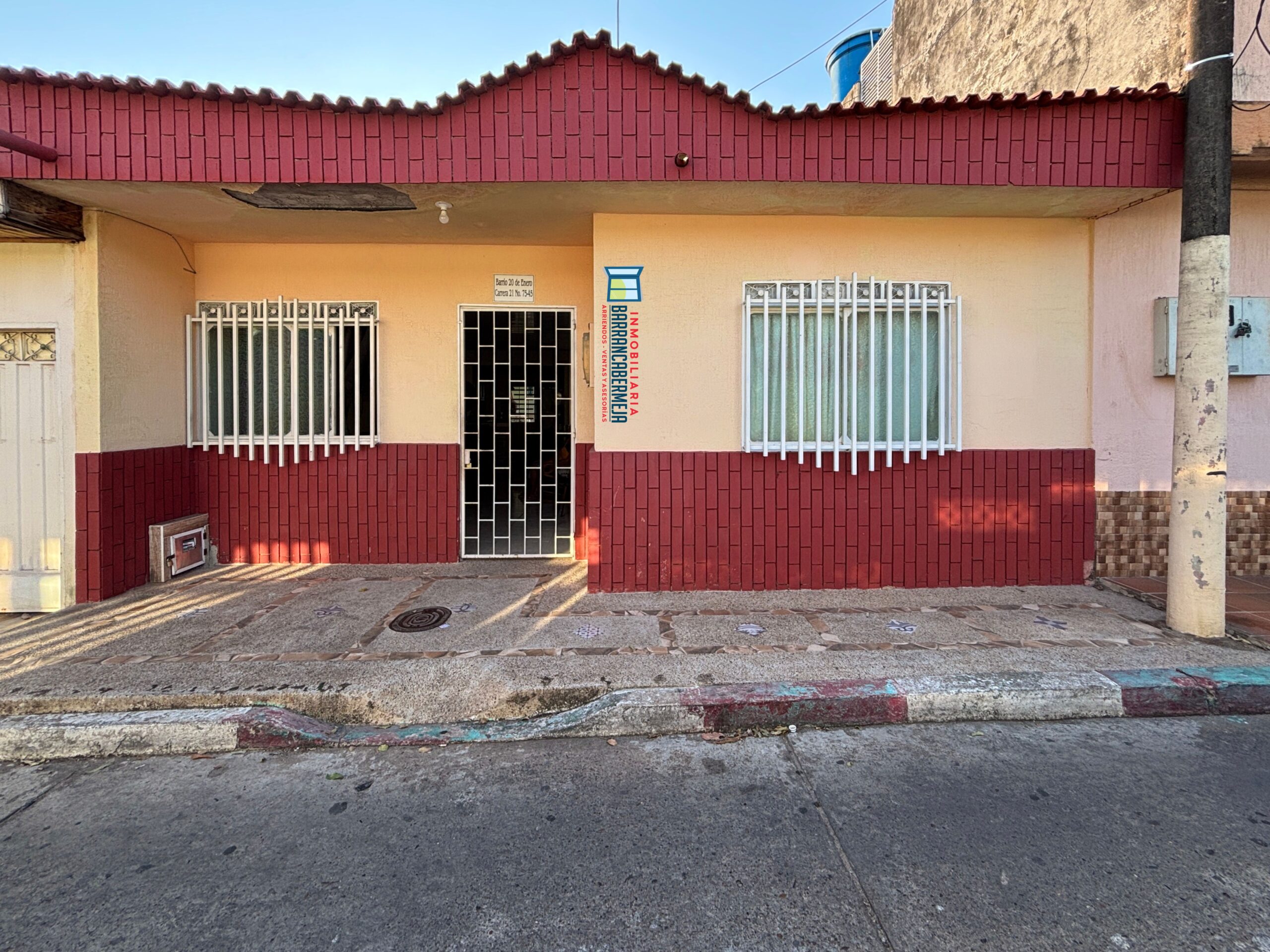 CASA EN VENTA BARRIO 20 DE ENERO